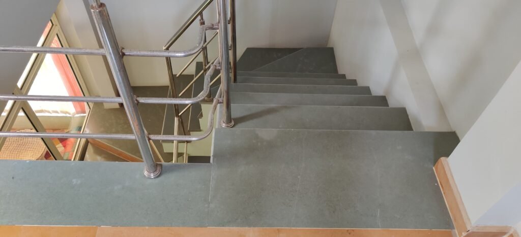 क्या कोटा स्टोन को फर्श के लिए इस्तेमाल किया जा सकता है?